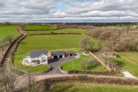 4 bedroom detached house for sale, Pedrheol, Llanddarog