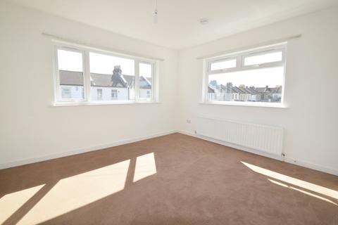 2 bedroom maisonette to rent, Abbey Road, Bexleyheath, DA7