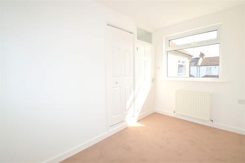 2 bedroom maisonette to rent, Abbey Road, Bexleyheath, DA7