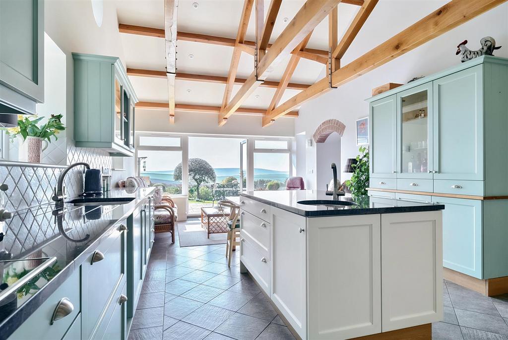 Kitchen/Breakfast Room
