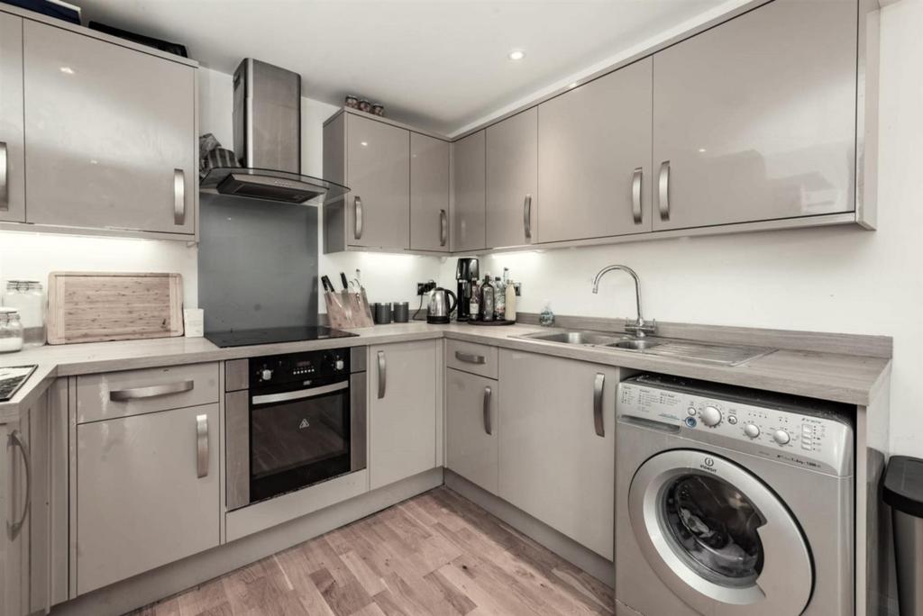 TEMPLE MEWS KITCHEN.jpg