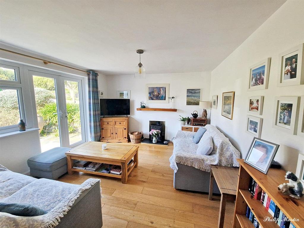 Living Room.jpg