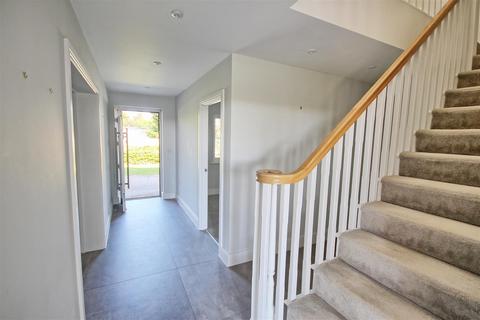 1 Amiens Close, Hunsdon, Ware, SG12 8FJ