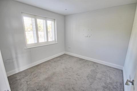 1 Amiens Close, Hunsdon, Ware, SG12 8FJ