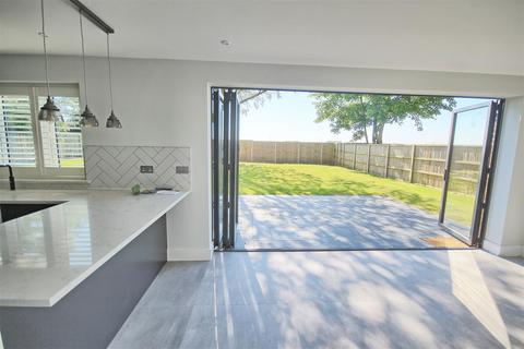 1 Amiens Close, Hunsdon, Ware, SG12 8FJ