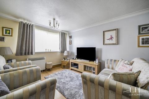 15 Brendans Close, Hornchurch, RM11 3UL
