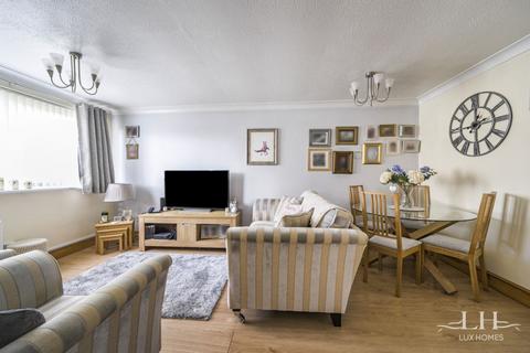15 Brendans Close, Hornchurch, RM11 3UL