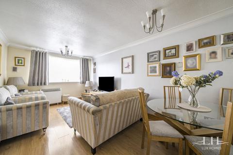 15 Brendans Close, Hornchurch, RM11 3UL
