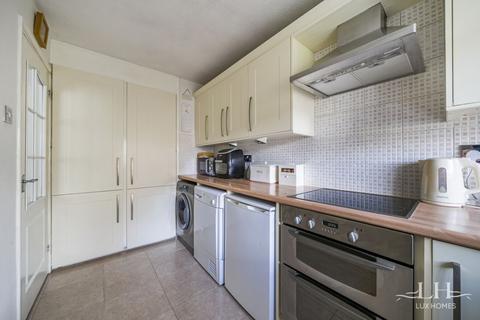 15 Brendans Close, Hornchurch, RM11 3UL