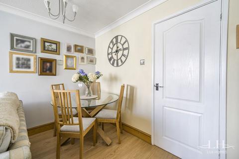 15 Brendans Close, Hornchurch, RM11 3UL