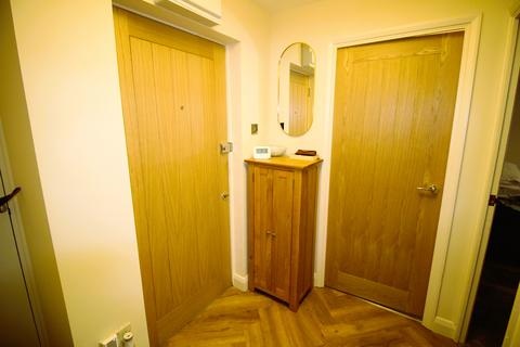 2 bedroom flat for sale, Naunton Way, Hornchurch RM12