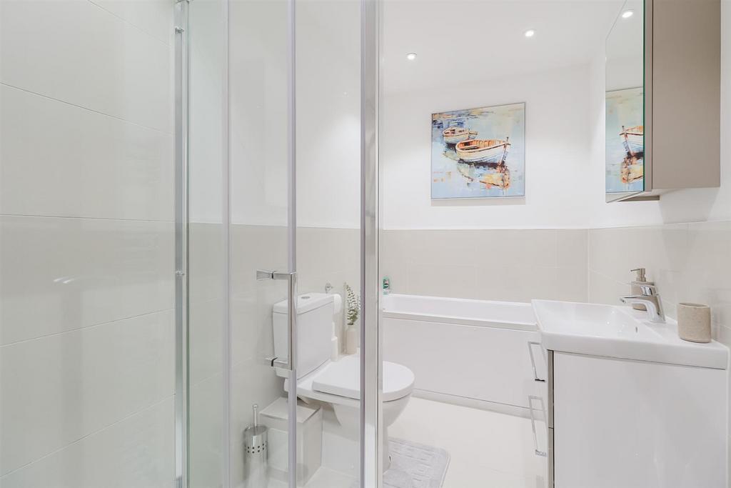 Bathroom a.jpg