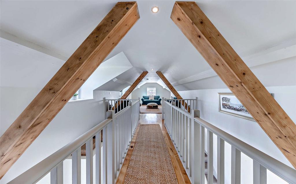Mezzanine Sitting Rm