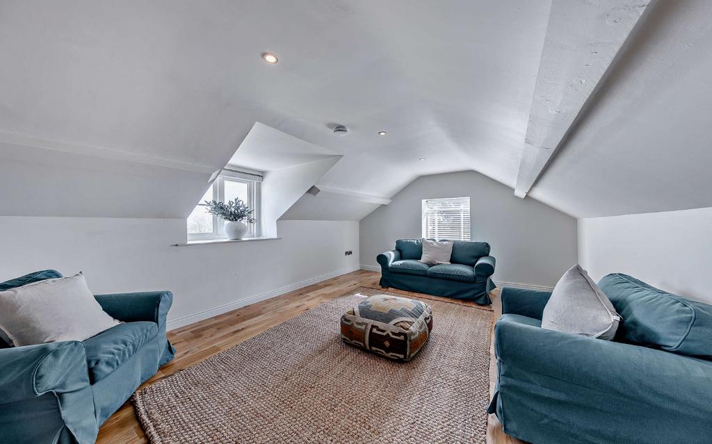 Mezzanine Sitting Rm