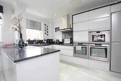 2 bedroom flat for sale, Buxton Road, Eastbourne, BN20 7LL