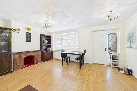 3 Regan Close, Stanford-le-hope, SS17 8BU