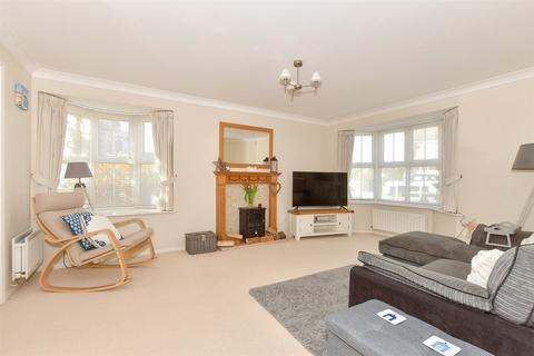 16 Cliffside Drive, Broadstairs, CT10 1RX