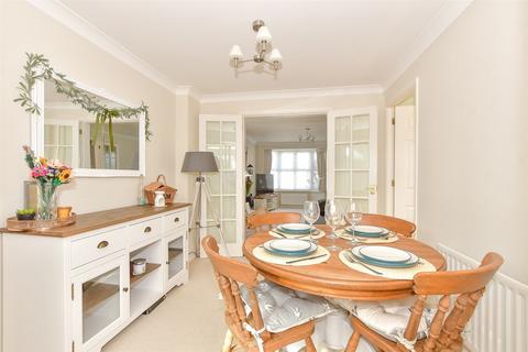 16 Cliffside Drive, Broadstairs, CT10 1RX