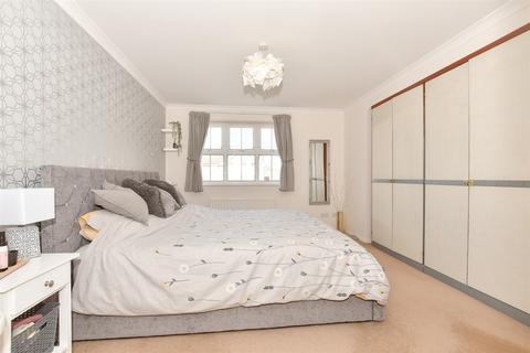 16 Cliffside Drive, Broadstairs, CT10 1RX