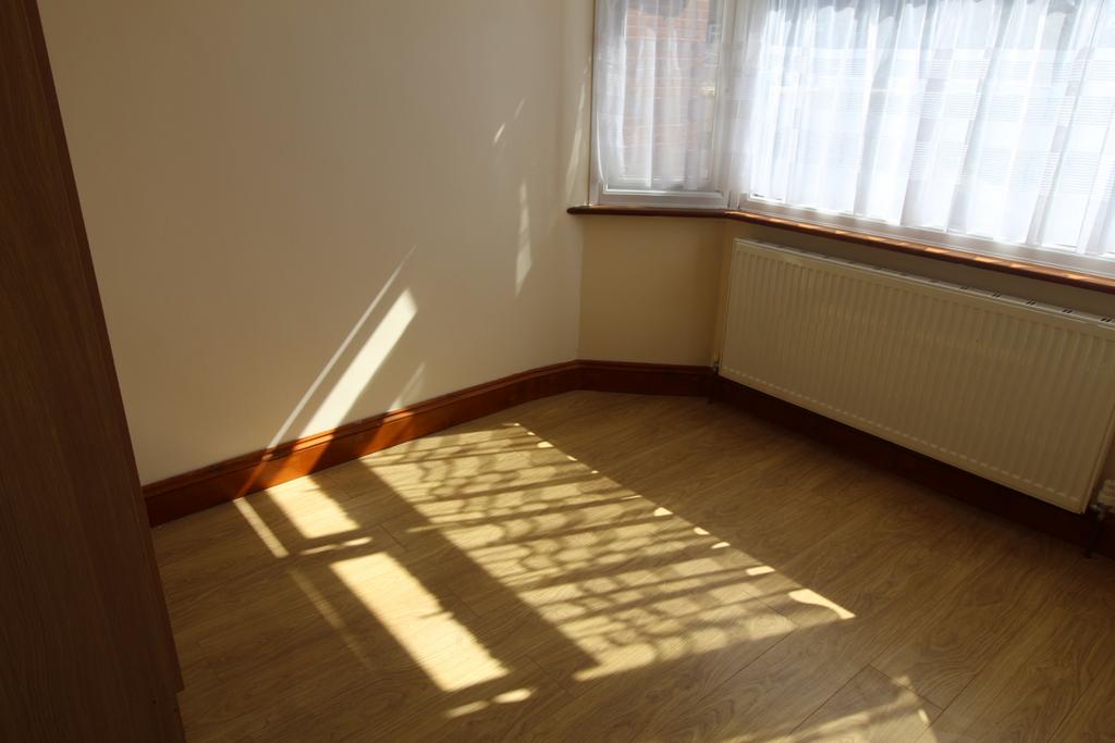 Newly decorated Three Bedroom house to rent in So