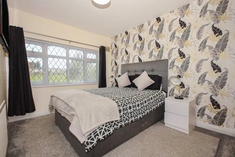 14 Burnside, Rugby, CV22 6AX