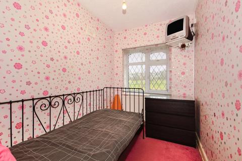 14 Burnside, Rugby, CV22 6AX