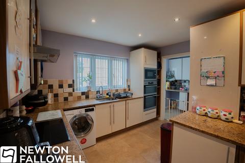 2 Adrians Walk, Retford, DN22 7WB
