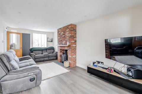 24 Thackeray Road, Worthing, BN14 8DX