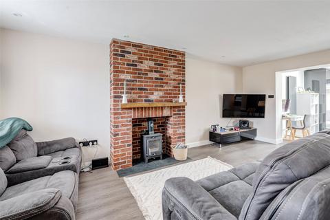 24 Thackeray Road, Worthing, BN14 8DX