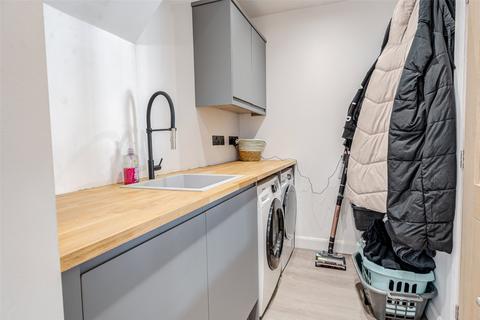 24 Thackeray Road, Worthing, BN14 8DX