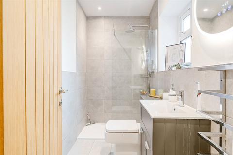 24 Thackeray Road, Worthing, BN14 8DX