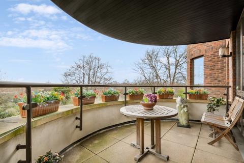 3 bedroom flat for sale, Summit Lodge, Lower Terrace, Hampstead, London