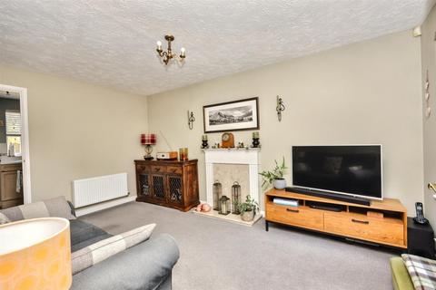 22 Beechfield Close, Stone Cross, Pevensey, BN24 5FH