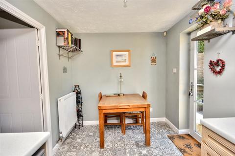 22 Beechfield Close, Stone Cross, Pevensey, BN24 5FH