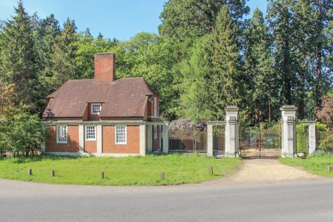 3 bedroom detached house for sale, South Lodge, Linslade Road, Heath and Reach, Leighton Buzzard, Bedfordshire, LU7