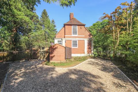 3 bedroom detached house for sale, South Lodge, Linslade Road, Heath and Reach, Leighton Buzzard, Bedfordshire, LU7
