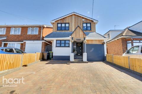 4 bedroom detached house for sale, Hambro Avenue, Rayleigh