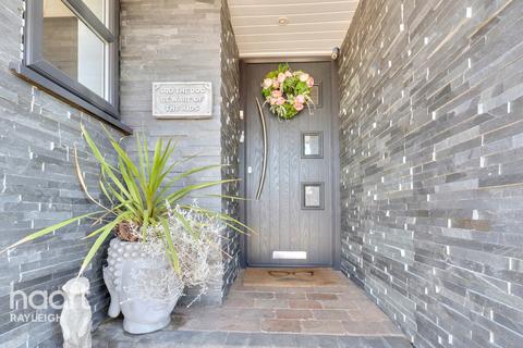4 bedroom detached house for sale, Hambro Avenue, Rayleigh