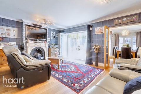 4 bedroom detached house for sale, Hambro Avenue, Rayleigh