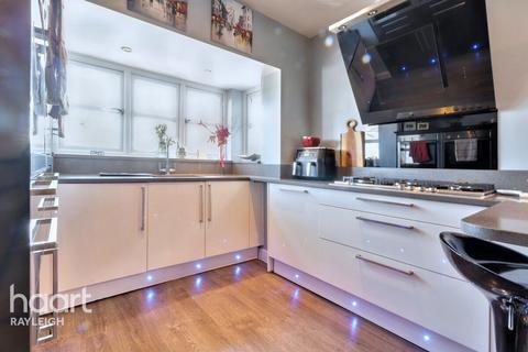 4 bedroom detached house for sale, Hambro Avenue, Rayleigh