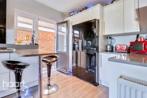 4 bedroom detached house for sale, Hambro Avenue, Rayleigh