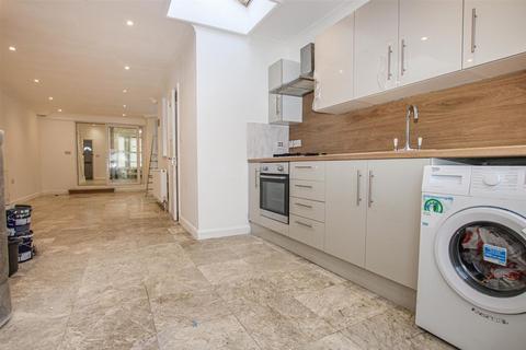3 bedroom detached house to rent, Moffat Road, London, N13