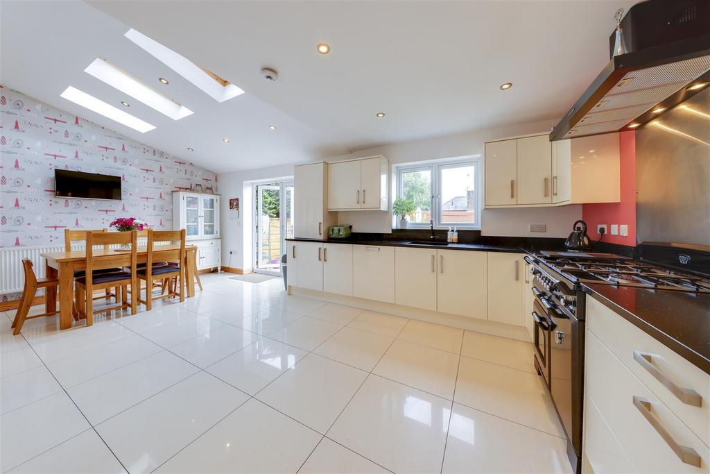 Kitchen / Dining