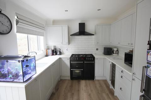 2 Bembridge, Netley Abbey, Southampton, SO31 5PN
