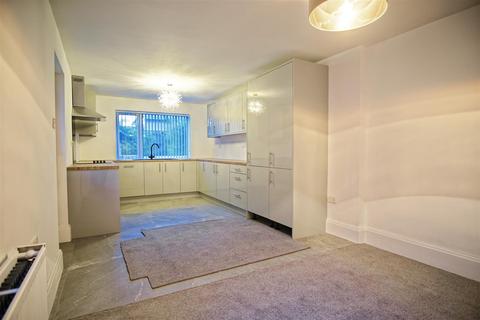 3 bedroom semi-detached house to rent, 3-Bed Semi-Detached House to Let on Kings Drive, Preston
