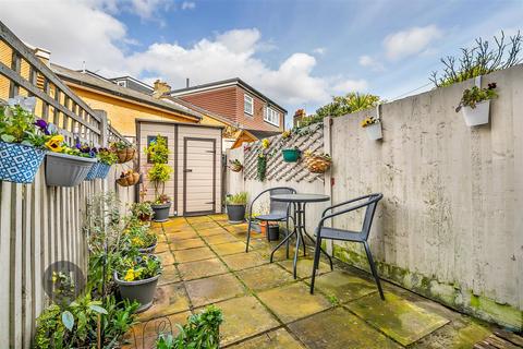 1 bedroom flat for sale, Standen Road, London