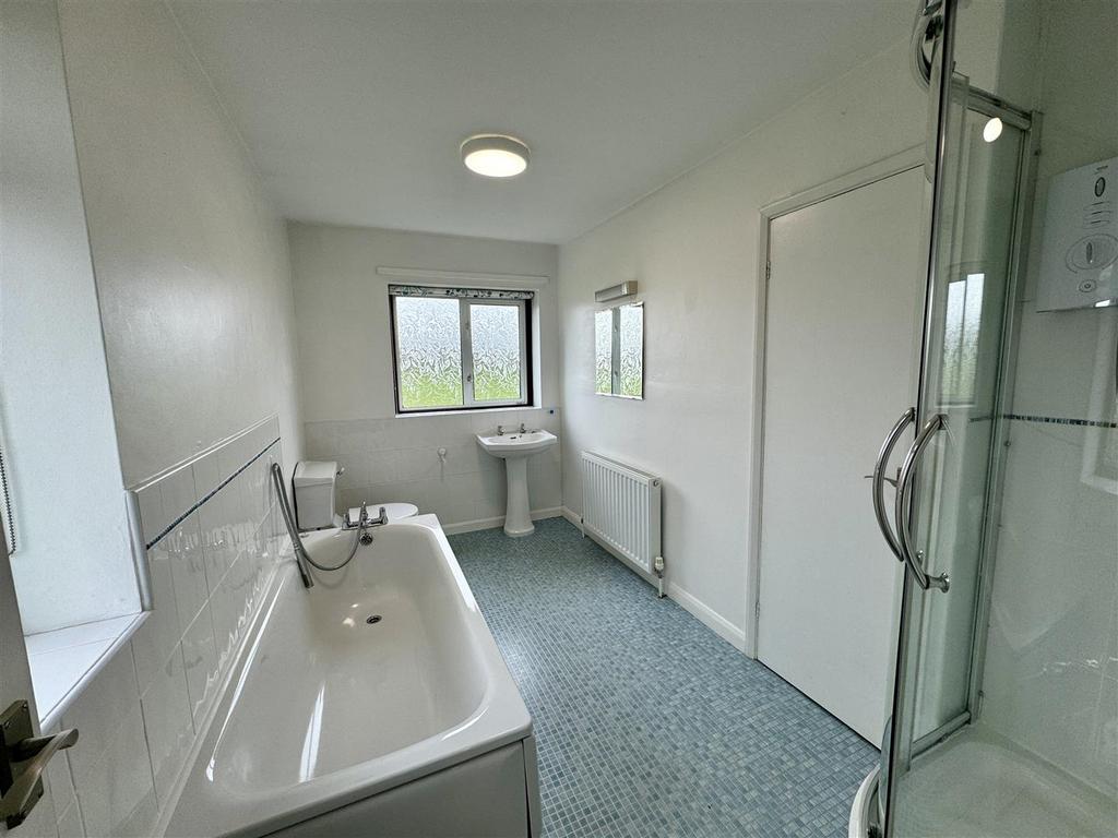 Family bathroom/w.c.