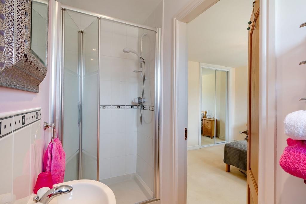 Bedroom 2 en-Suite
