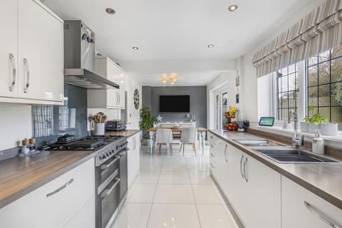 4 bedroom detached house for sale, Derwent Road, Bicester, OX26