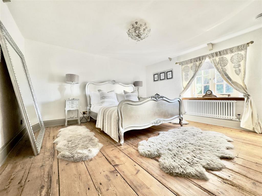 MASTER BEDROOM.jpeg